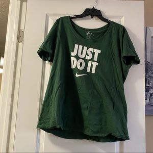 Nike shirt ✔️ (NWOT)